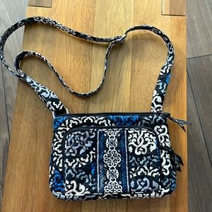 VERA BRADLEY Americana Blue Floral Paisley crossbody w/ wallet pocket EUC